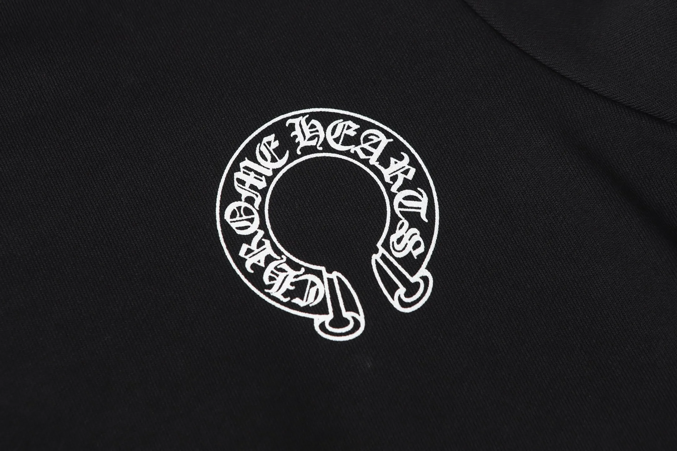 P210 Round neck sweatshirt. Remember to remark sweatshirt when ordering #Y2901 Cross-border running quantity model. Please do not place an order if you are pursuing perfection. -Chrome Hearts/Chrome Hearts 23ss Sanskrit printed popular round neck sweatshirt -High weight, high density and high quality. The wool is soft, delicate and skin-friendly. It feels soft and silky. It has excellent warmth and skin-friendly properties. -Colour: black white -Size: S M L XL
